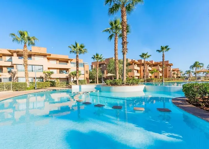Relax Front Of Pool-Golf-Atlas