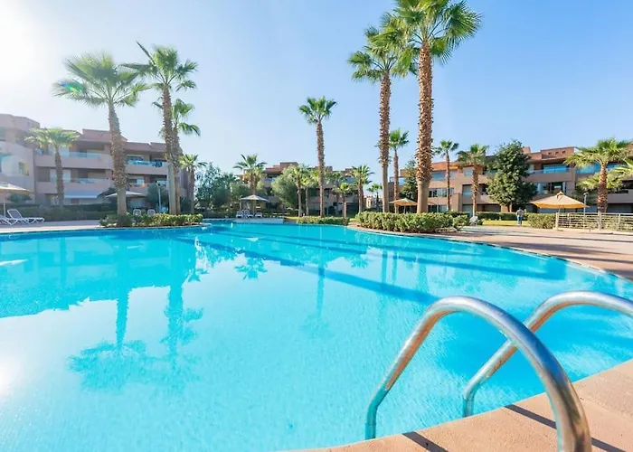 Relax Front Of Pool-Golf-Atlas