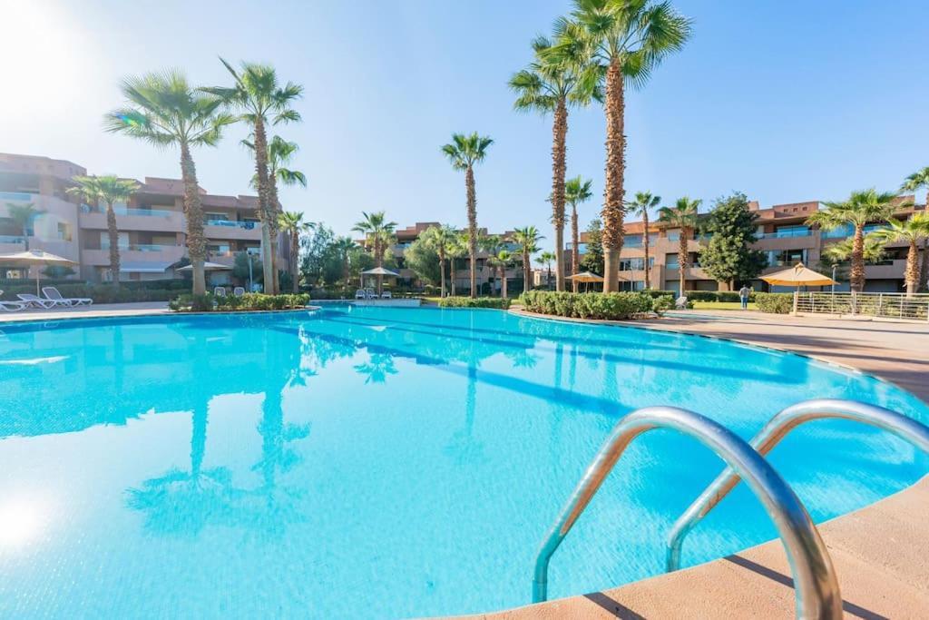 Relax Front Of Pool-golf-atlas Apartment Marrakesch