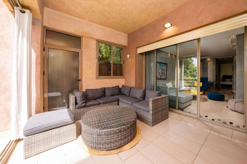 Relax Front Of Pool-golf-atlas Apartment *